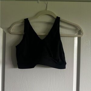 Elegant Black V-Neck Sports Bra